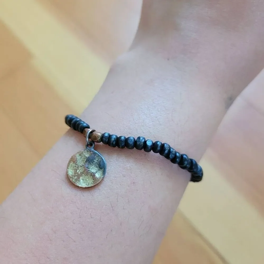 Black elastic beaded stretchy bracelet metal hammered charm boho goth‎ indie
